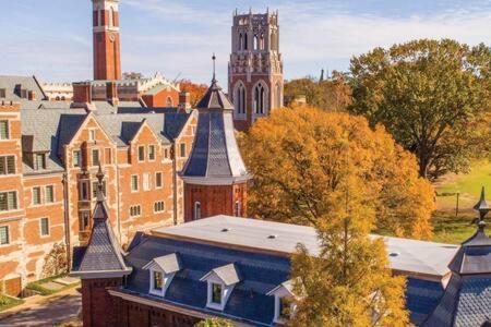 The Briar - Vandy Elevator Condo Near Everything! ناشفيل المظهر الخارجي الصورة